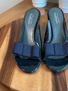 Stuart Weitzman for Russell Bromley, patent leather bow accent slides 9.5